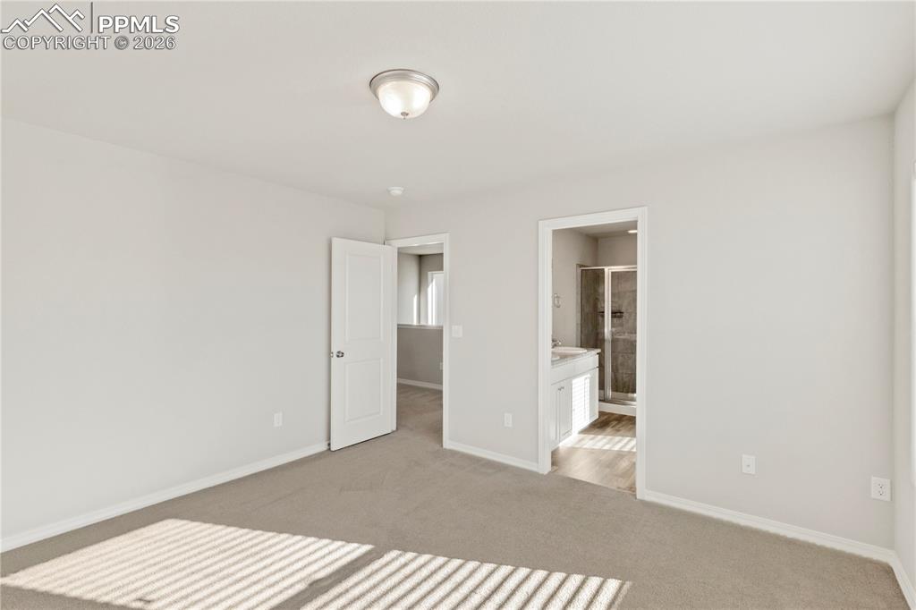 Image 18 of 42: Bedroom