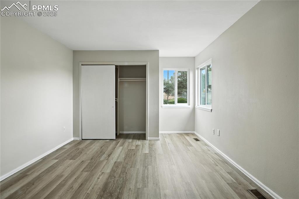 Image 17 of 34: Bedroom