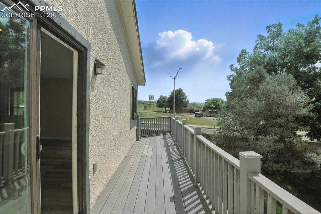 Image 23 of 34: Deck