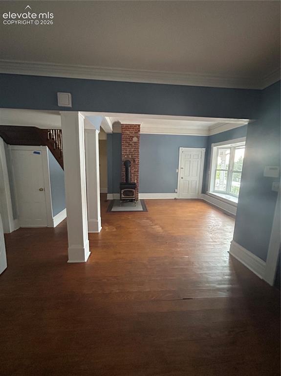 Image 12 of 45: Main House/602: Living room area with wood burning fireplace