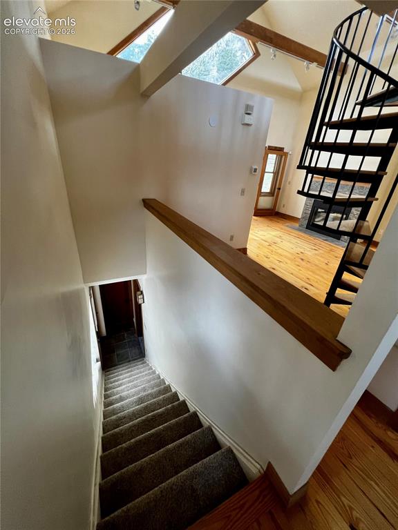 Image 16 of 45: Custom Cottage: Entry to the main level