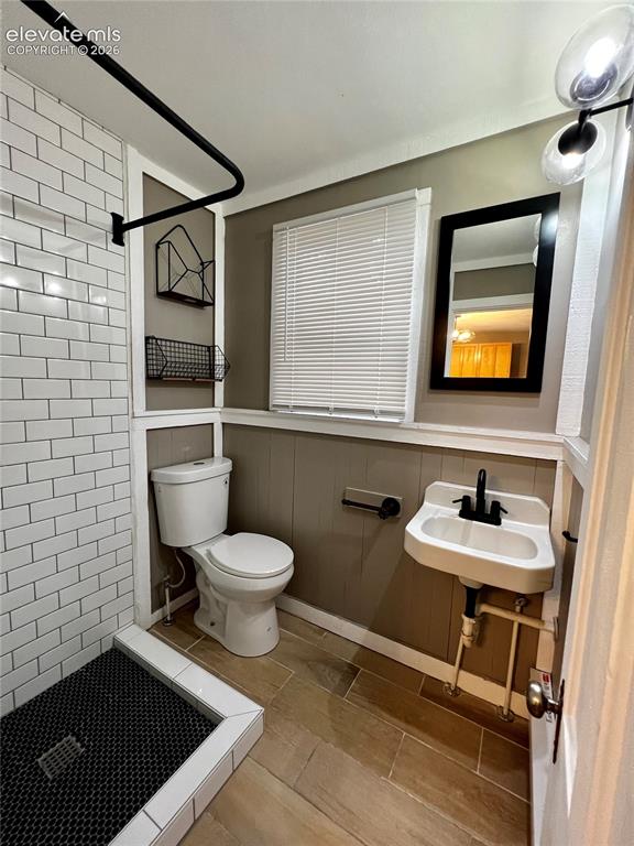 Image 27 of 45: Upper Apt: Another view of the Renovated 3/4 bathroom. Wall items above toi