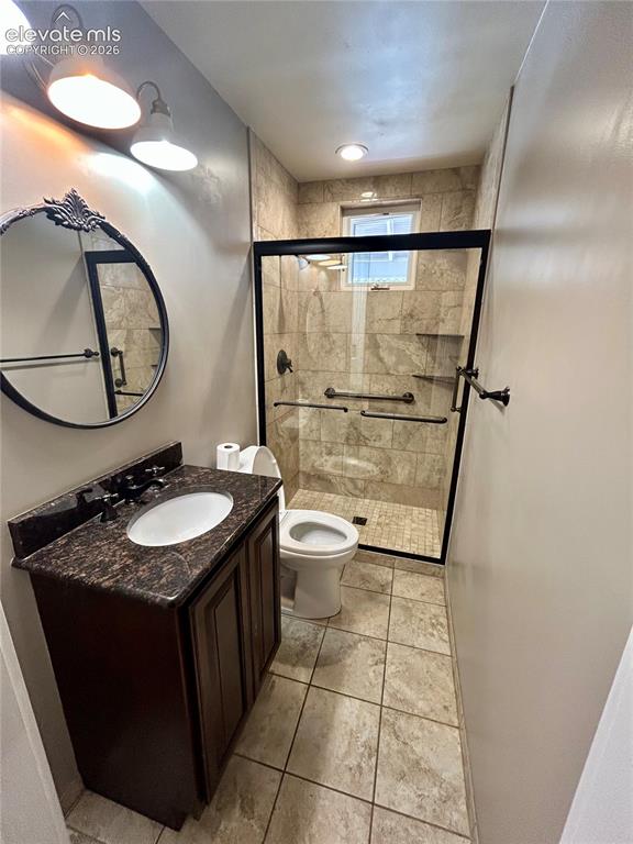 Image 36 of 45: Main House/602: 1 0f 2 main level bathrooms