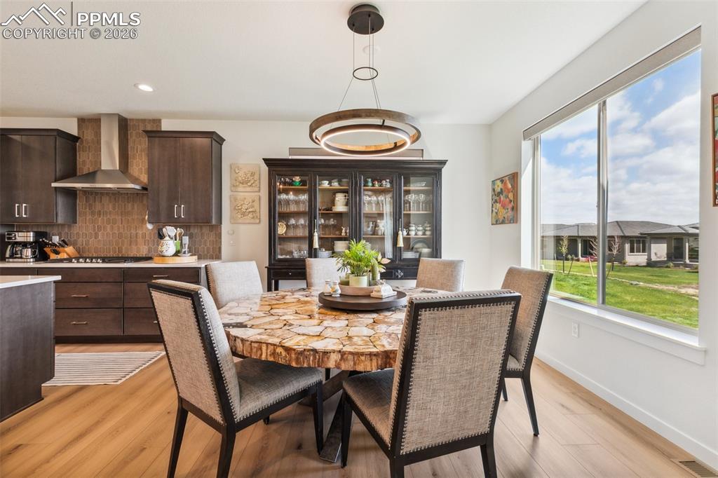 Image 10 of 37: Dining Room