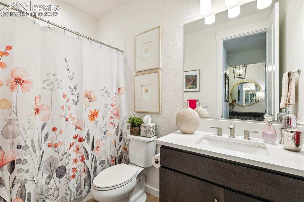 Image 16 of 37: Bathroom