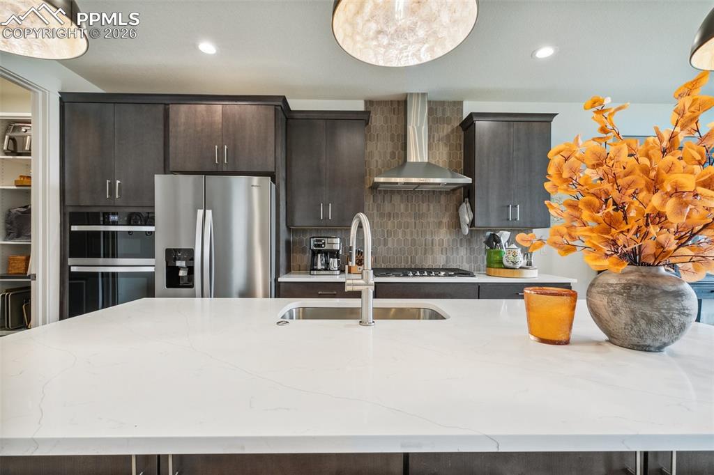 Image 17 of 37: Kitchen