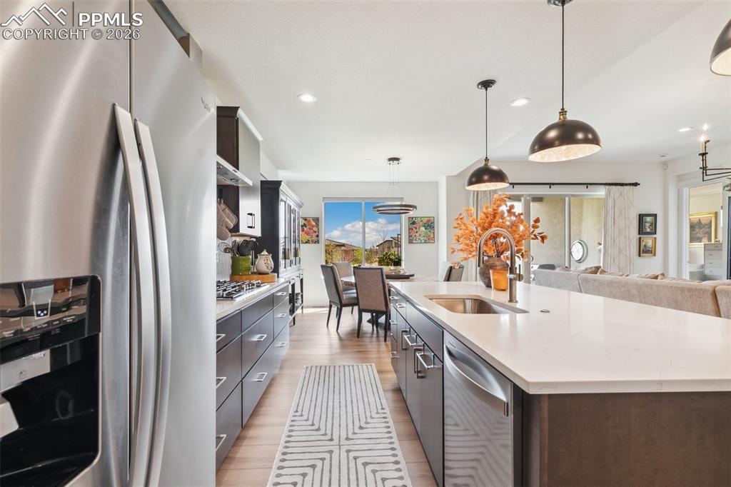 Image 24 of 37: Kitchen