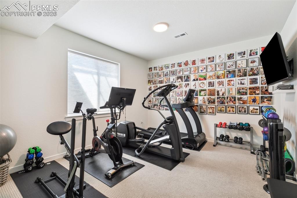 Image 25 of 37: Bedroom