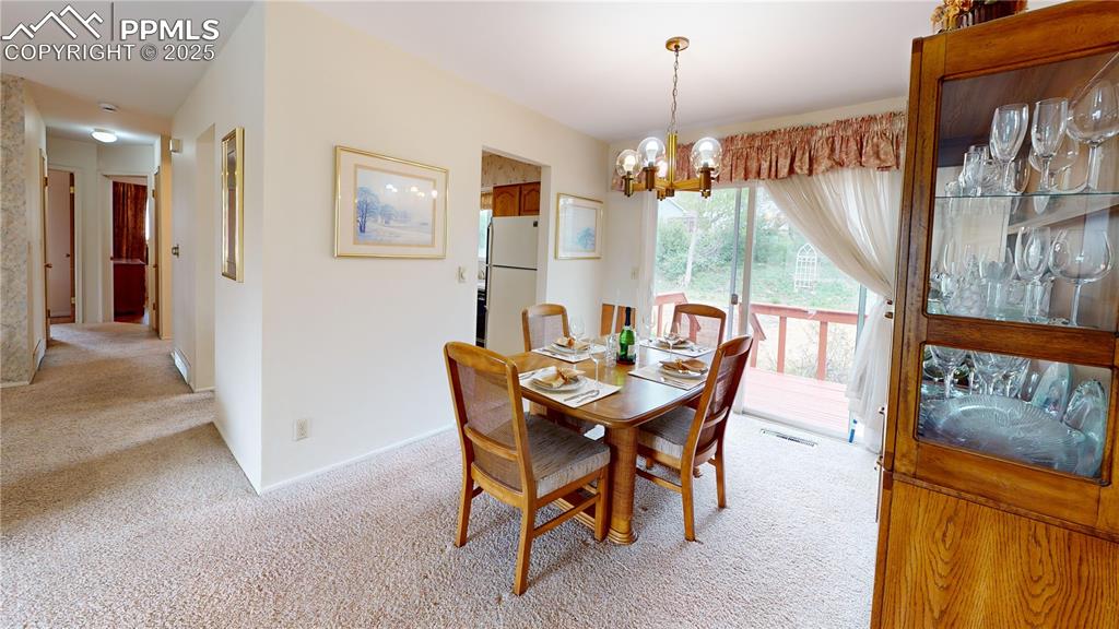 Image 18 of 44: Dining Area