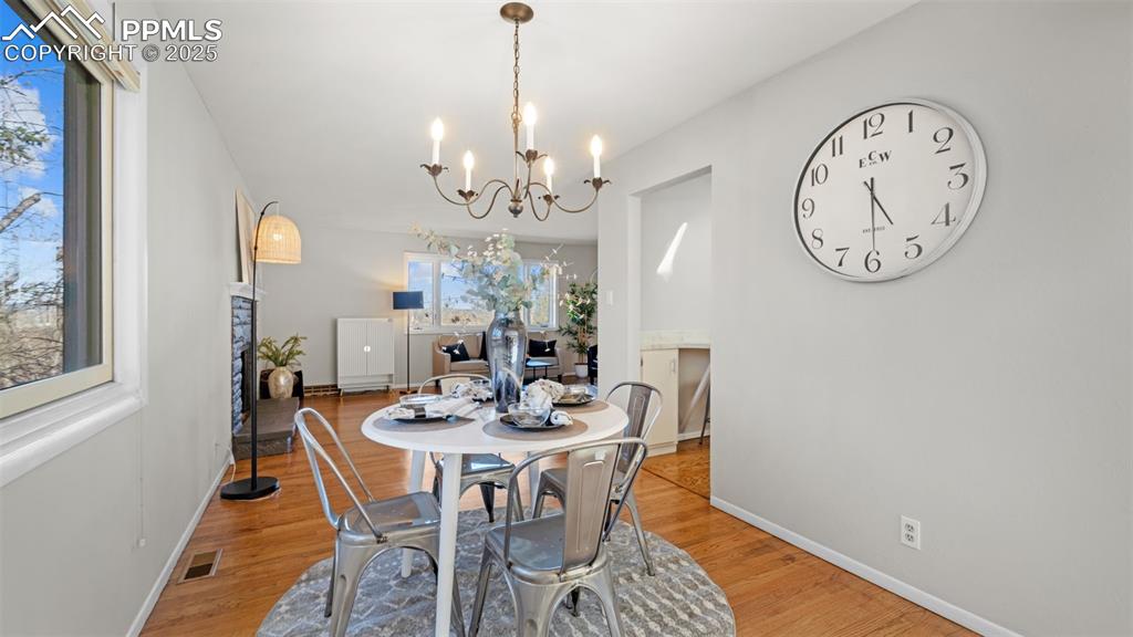 Image 13 of 47: Dining Area