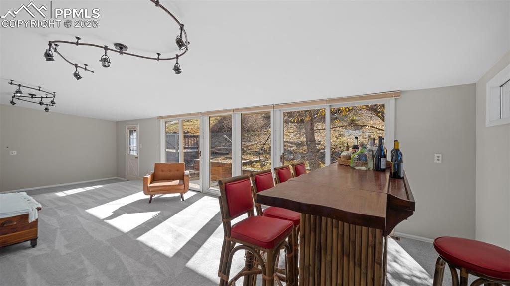 Image 20 of 47: Dining Area