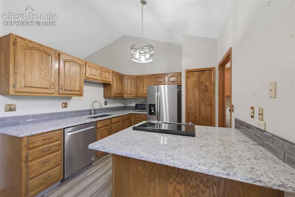 Image 10 of 26: Kitchen