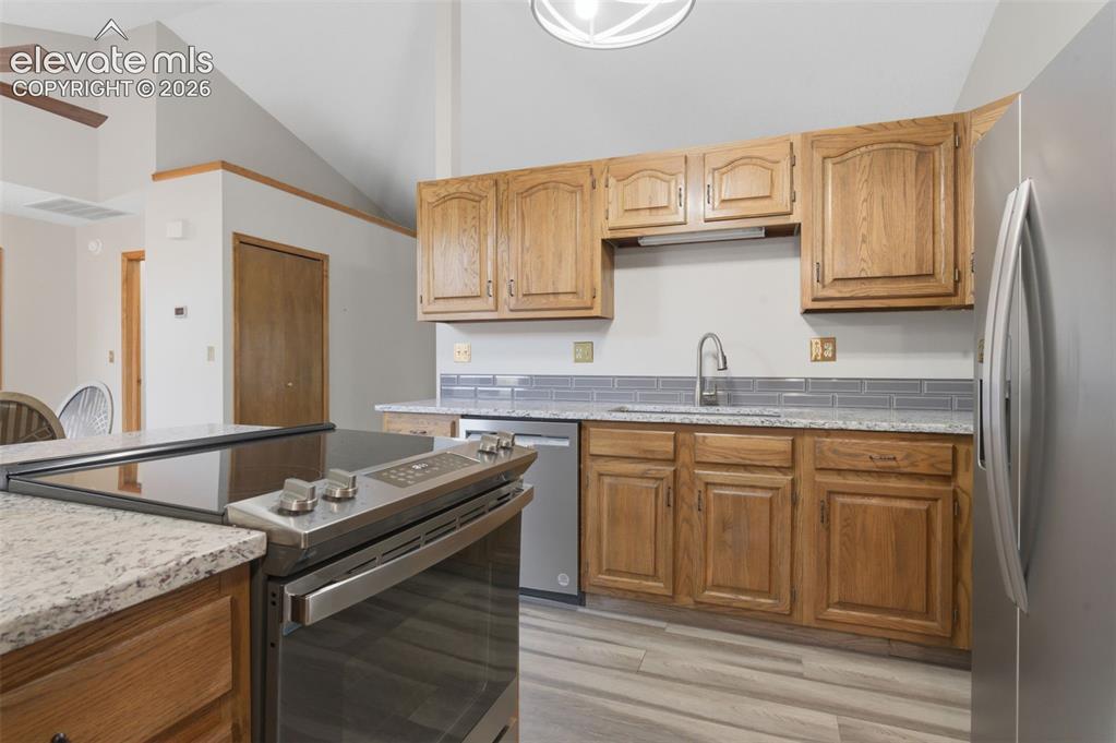 Image 12 of 26: Kitchen