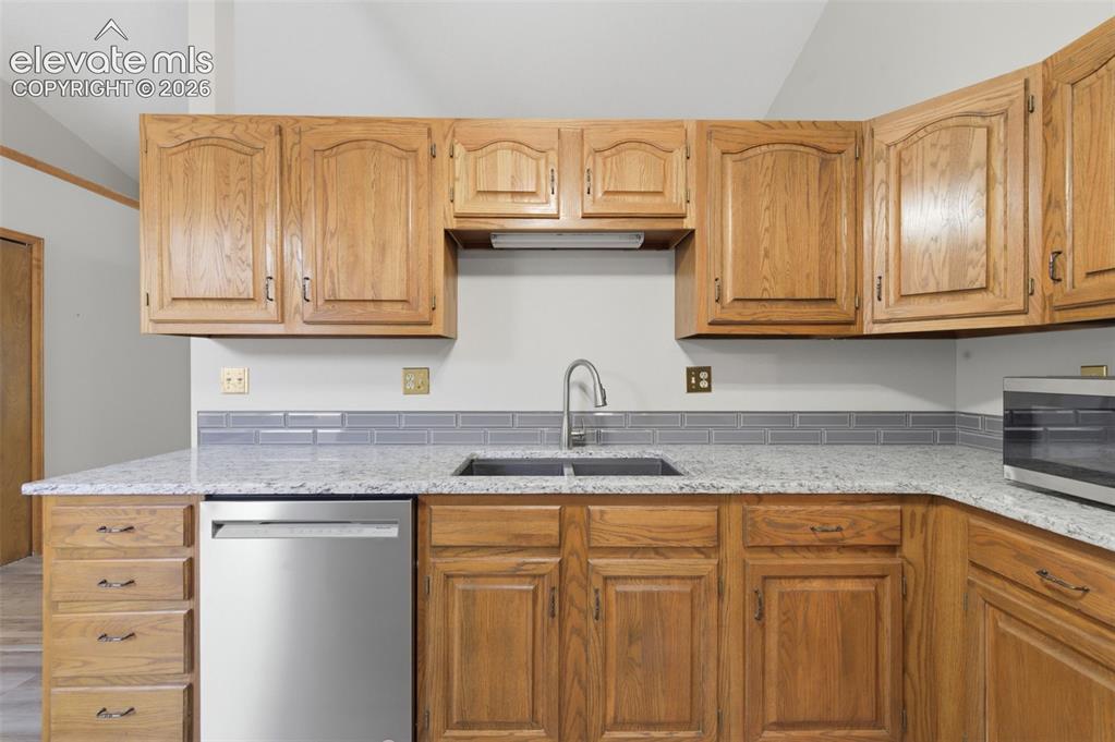 Image 13 of 26: Kitchen