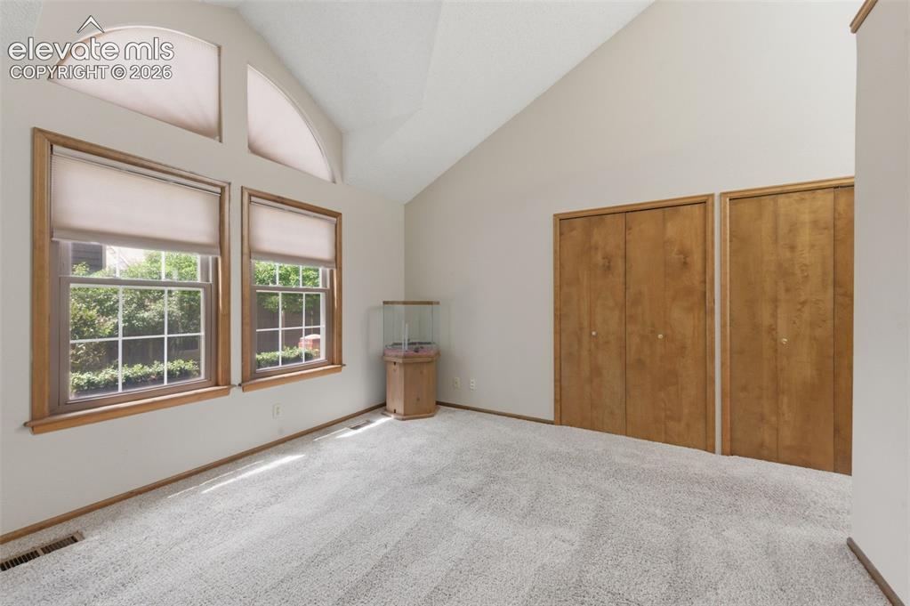 Image 14 of 26: Bedroom