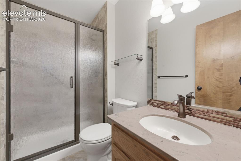 Image 19 of 26: Bathroom
