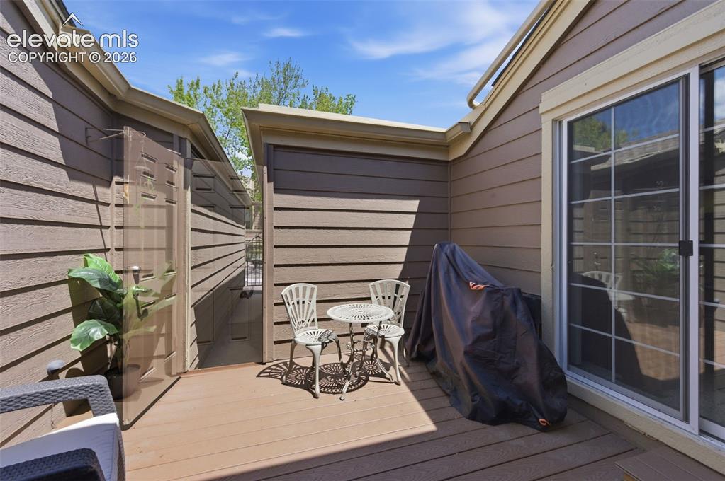 Image 22 of 26: Deck