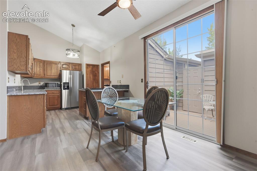 Image 8 of 26: Dining Area