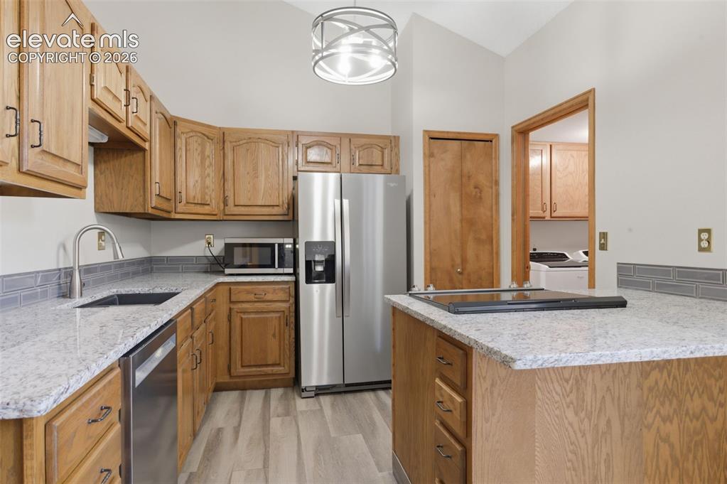 Image 9 of 26: Kitchen