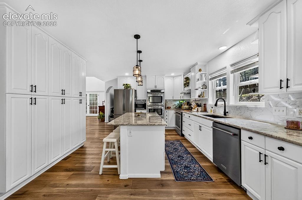Image 15 of 50: Kitchen