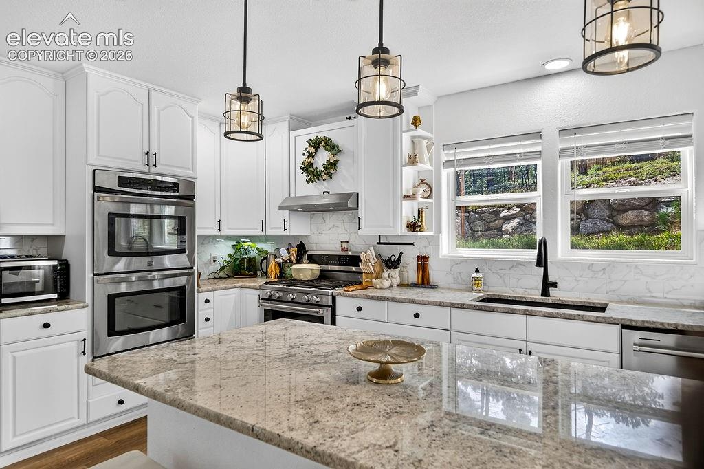 Image 19 of 50: Double wall ovens