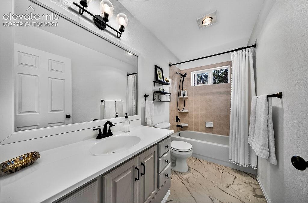 Image 32 of 50: Upper level full bathroom 