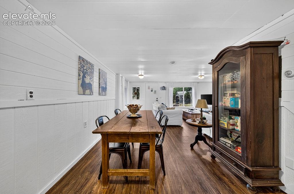 Image 38 of 50: Guest house- dining area