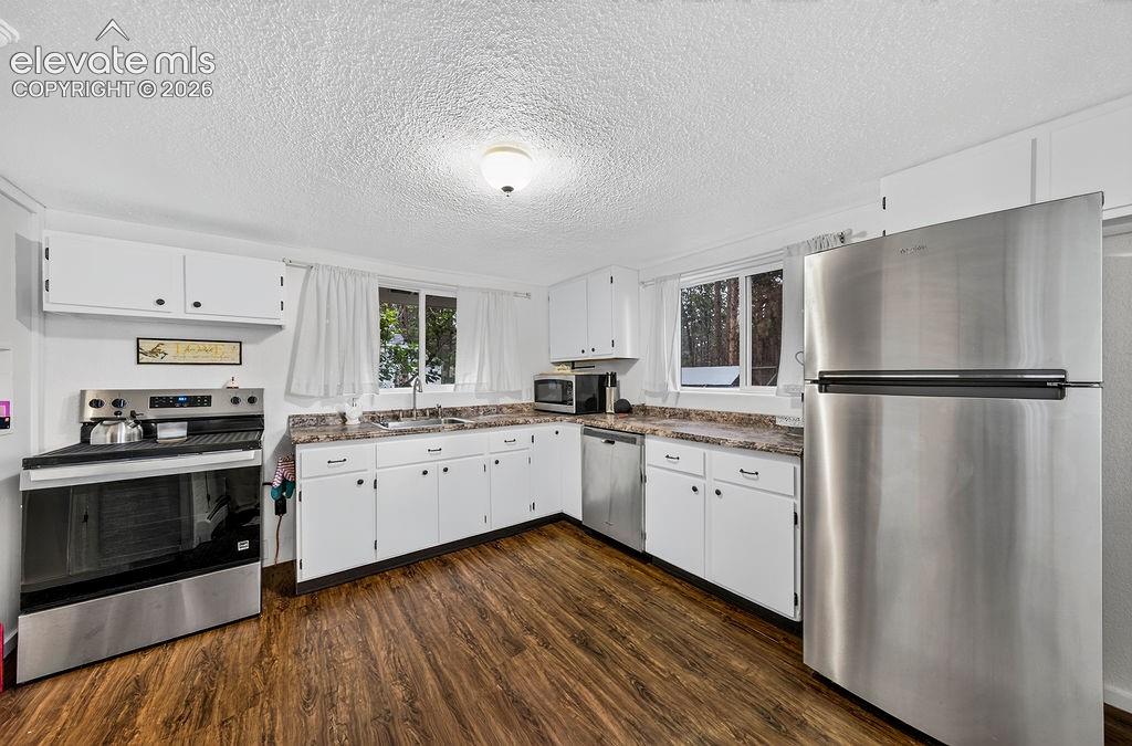 Image 41 of 50: Guest house- Kitchen