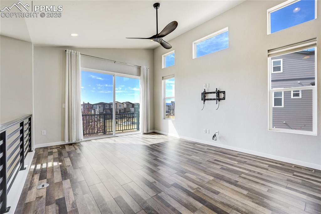 Image 11 of 48: Great Room