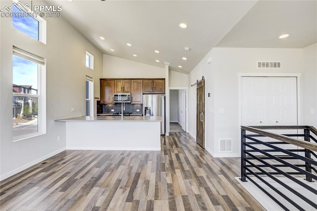 Image 15 of 48: Kitchen