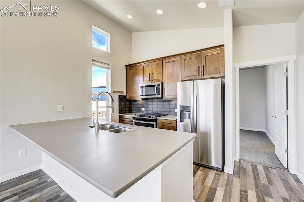 Image 17 of 48: Kitchen