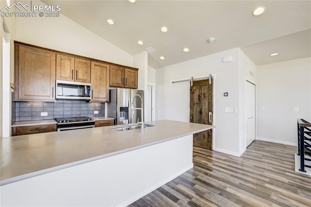 Image 18 of 48: Kitchen