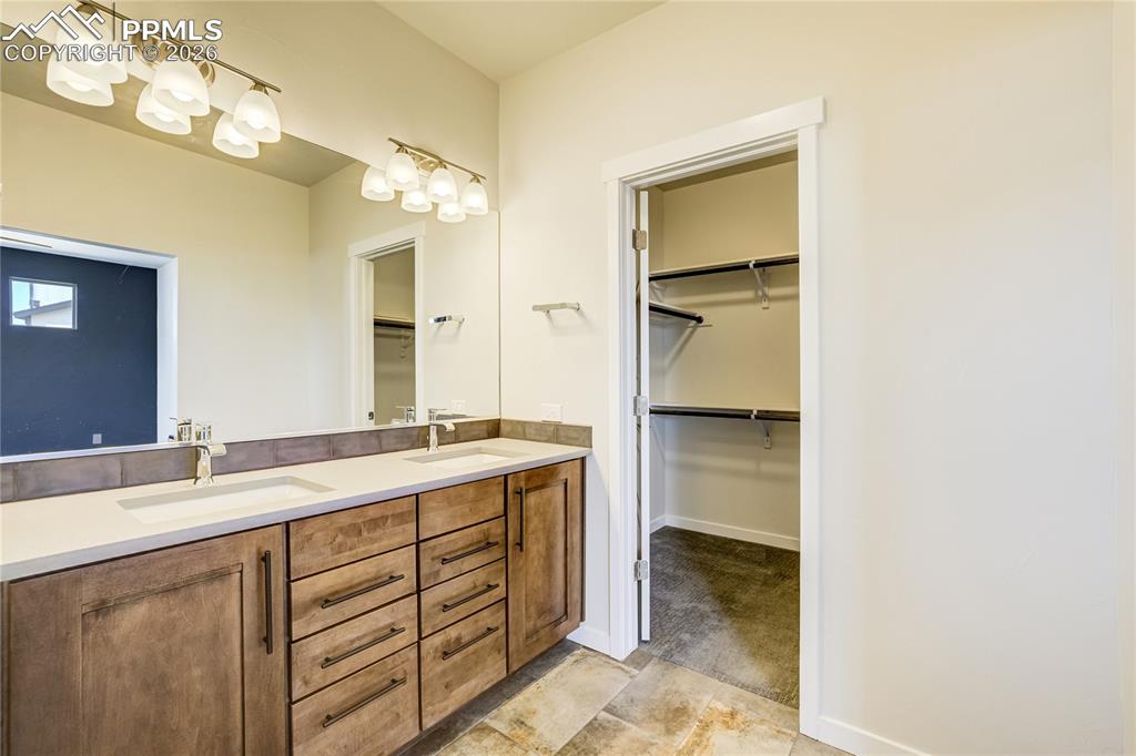 Image 29 of 48: Bathroom