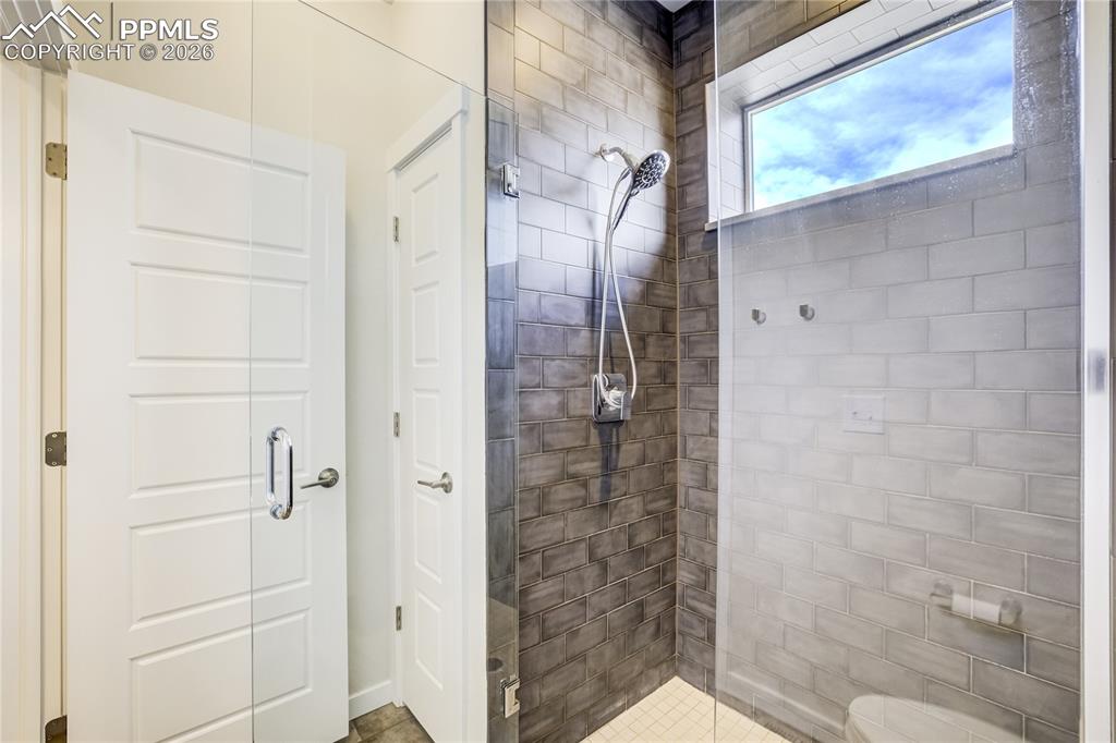 Image 31 of 48: Bathroom