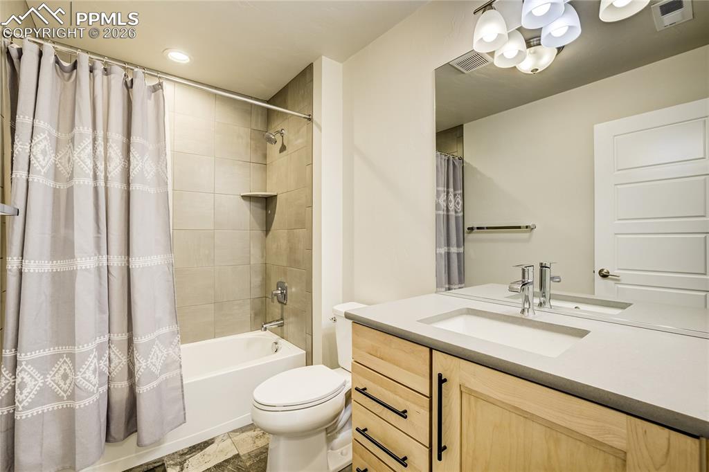 Image 38 of 48: Bathroom