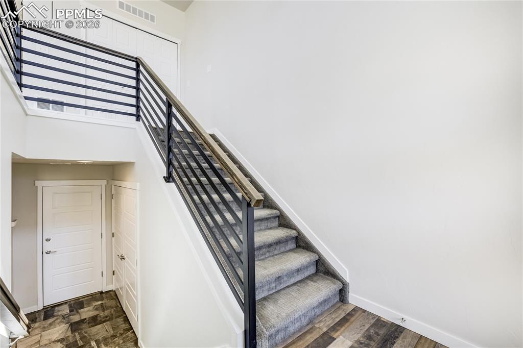 Image 39 of 48: entry