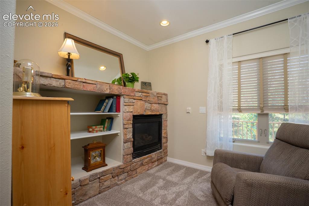Image 23 of 50: This sitting room is right off the master bdrm and hallway. Great for readi