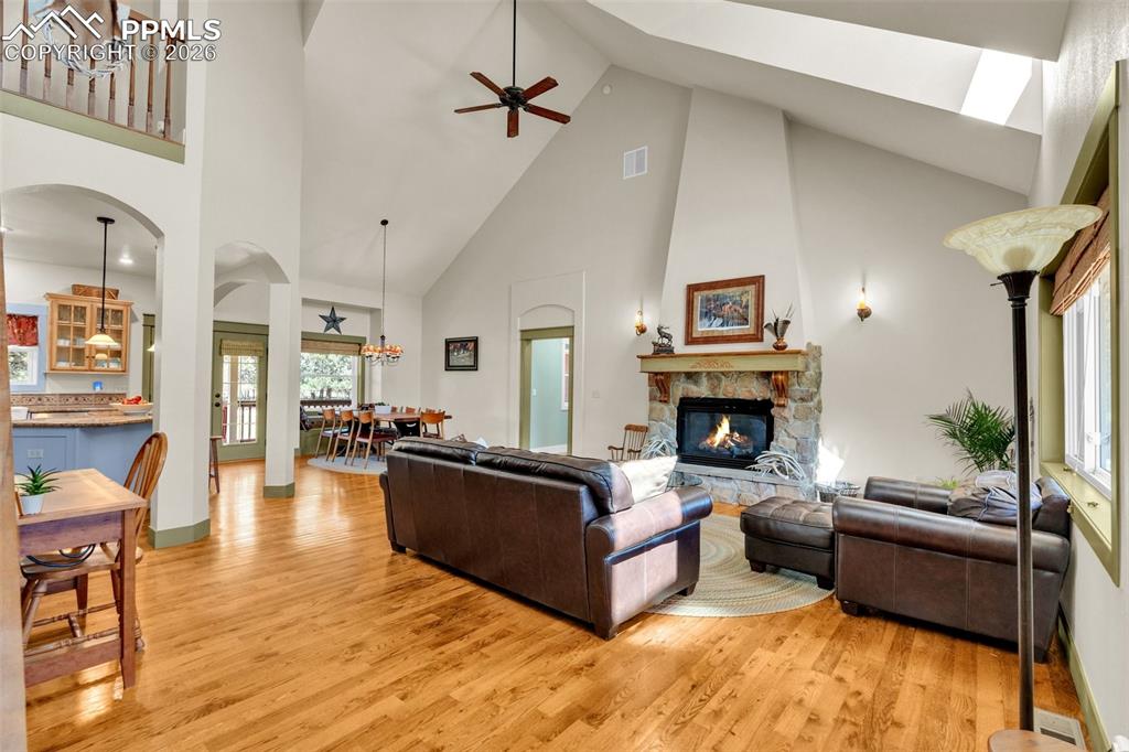 Image 15 of 42: Living Room