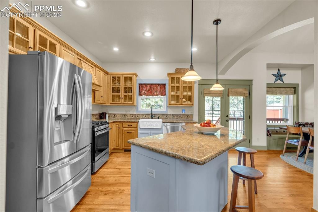 Image 22 of 42: Kitchen