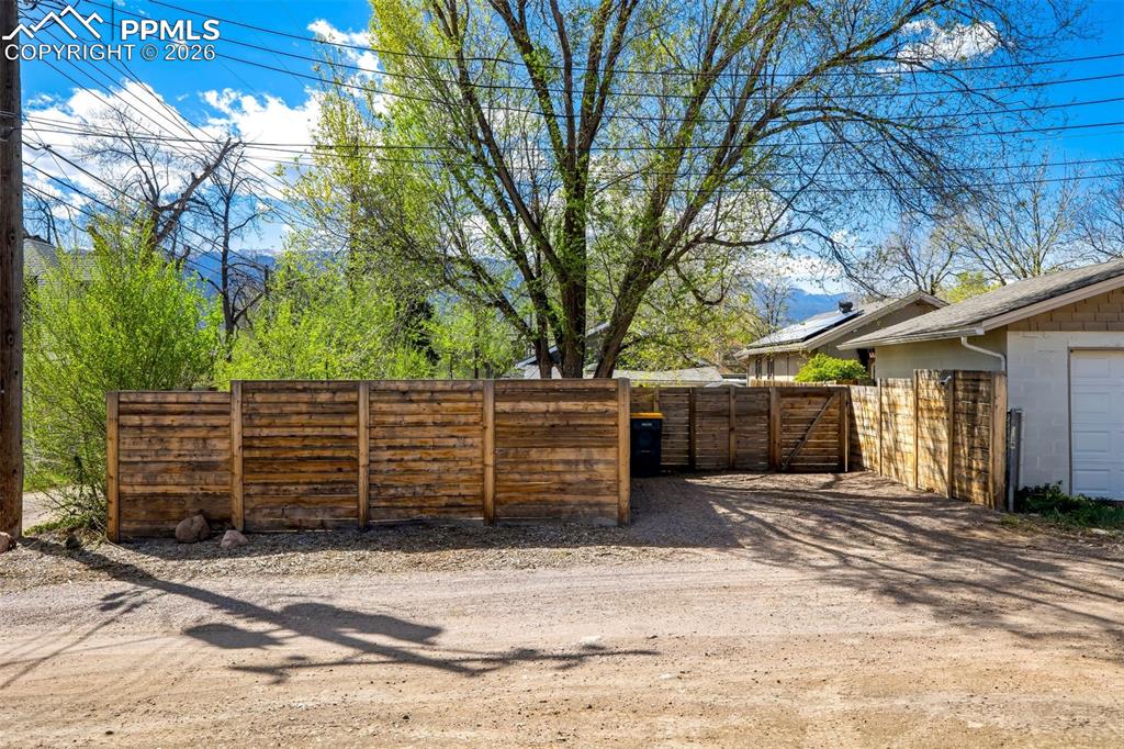 Image 24 of 36: Dedicated parking space that gives direct access to the backyard through th