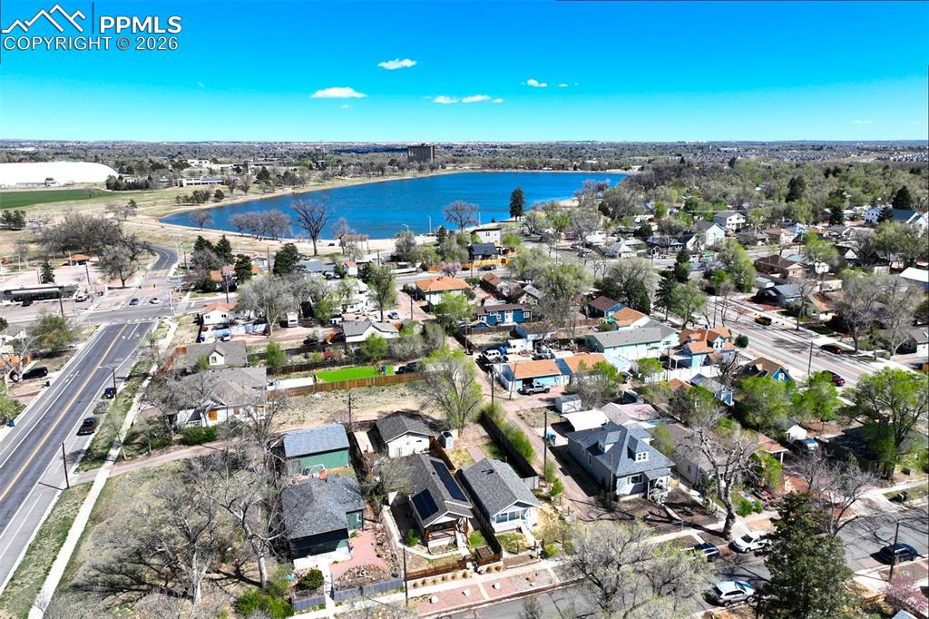 Image 28 of 36: Minutes from a park, community lake, and downtown.