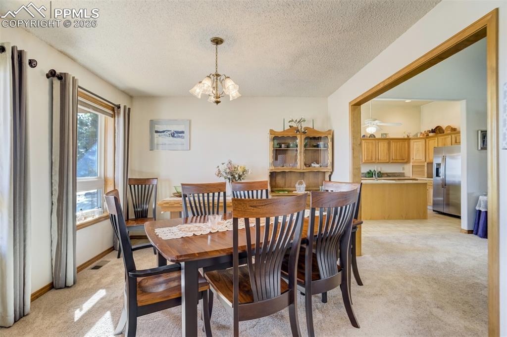 Image 19 of 49: Dining Area