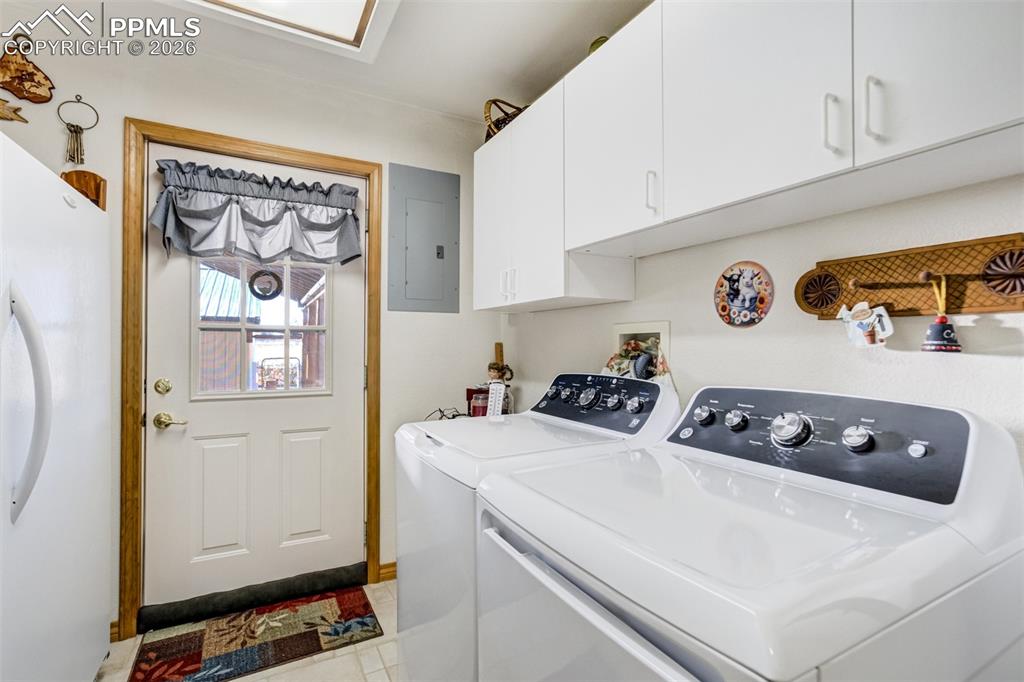 Image 28 of 49: Laundry