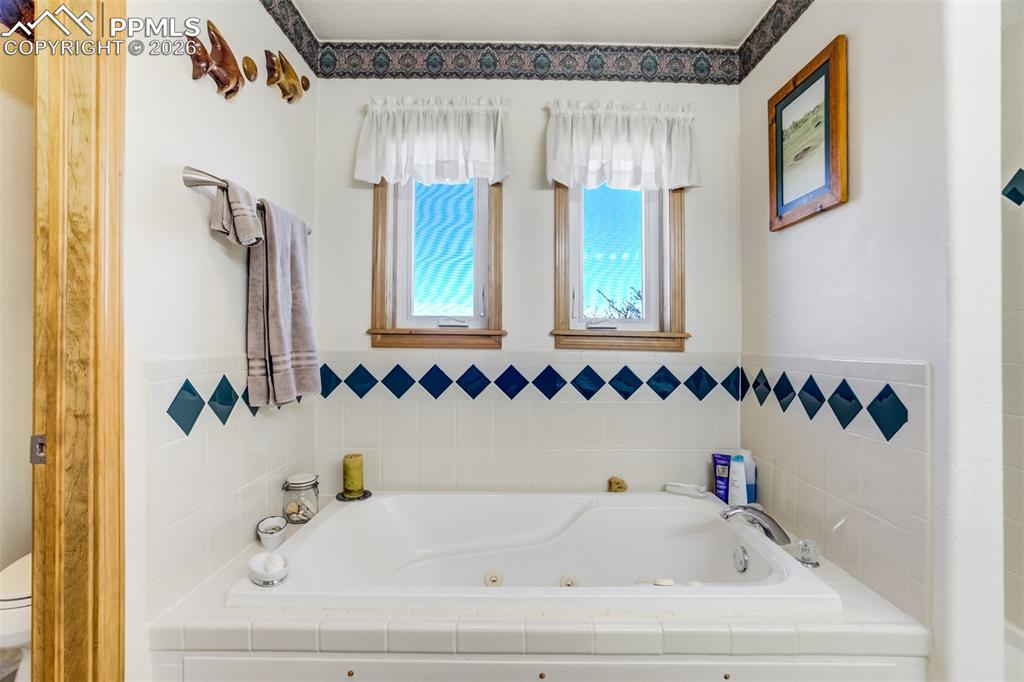 Image 35 of 49: Bathroom