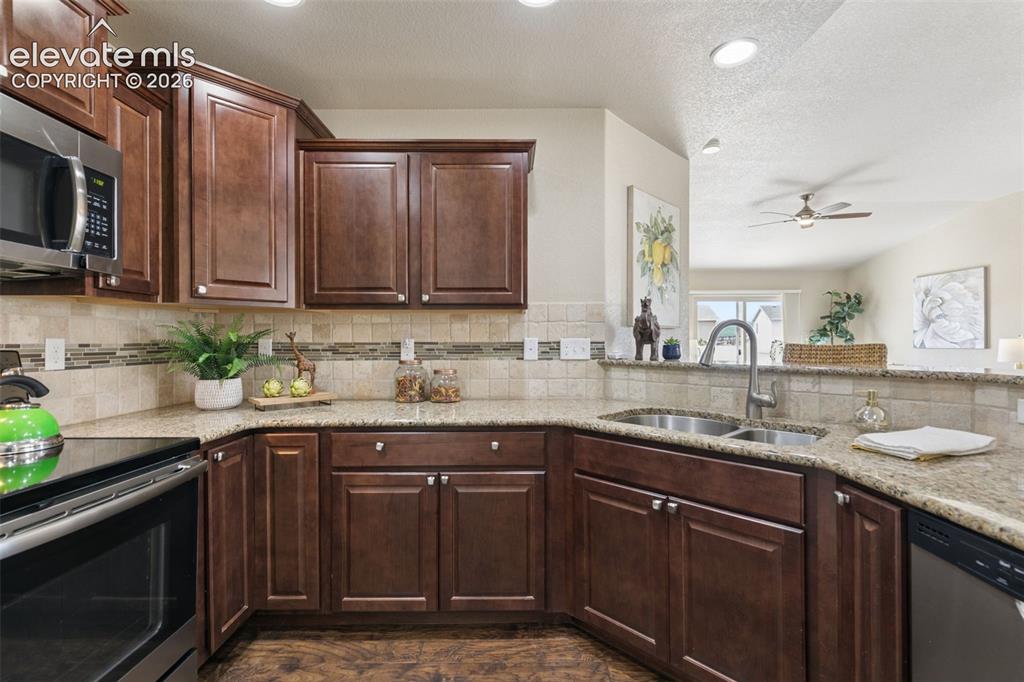 Image 5 of 41: Kitchen