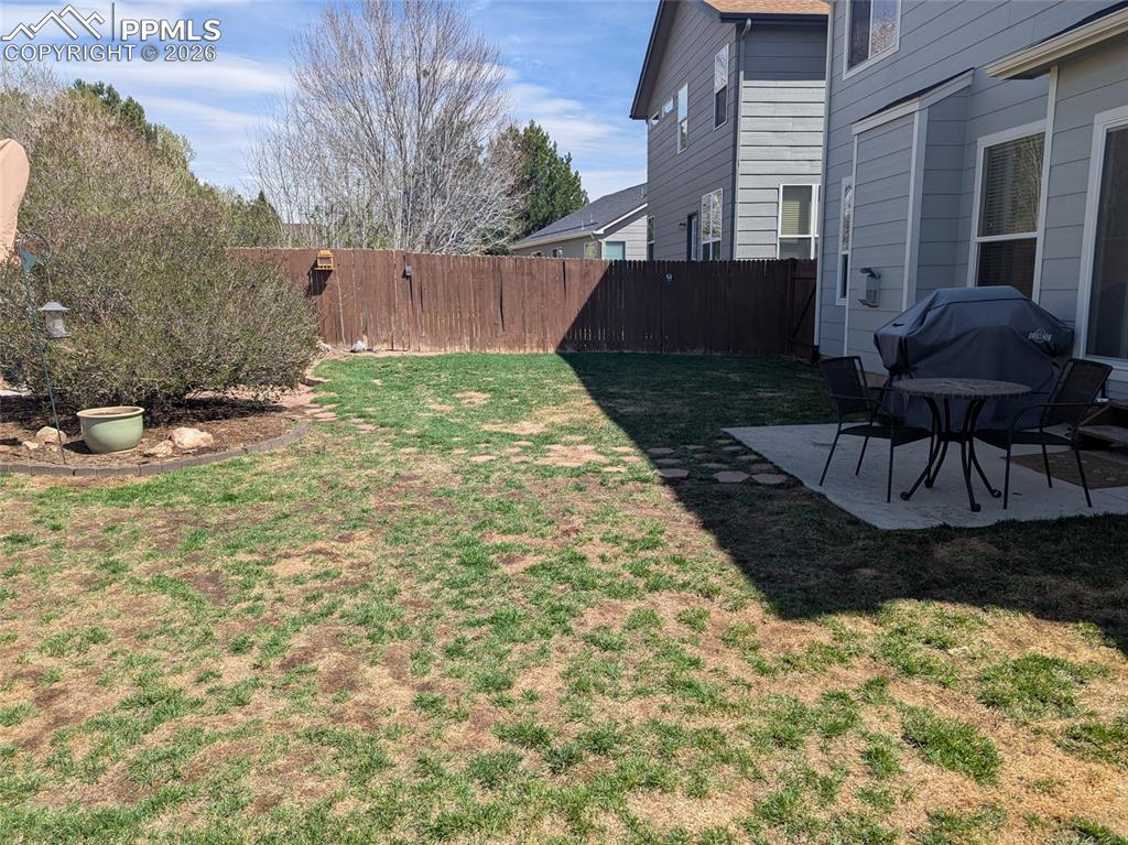 Image 26 of 26: Yard