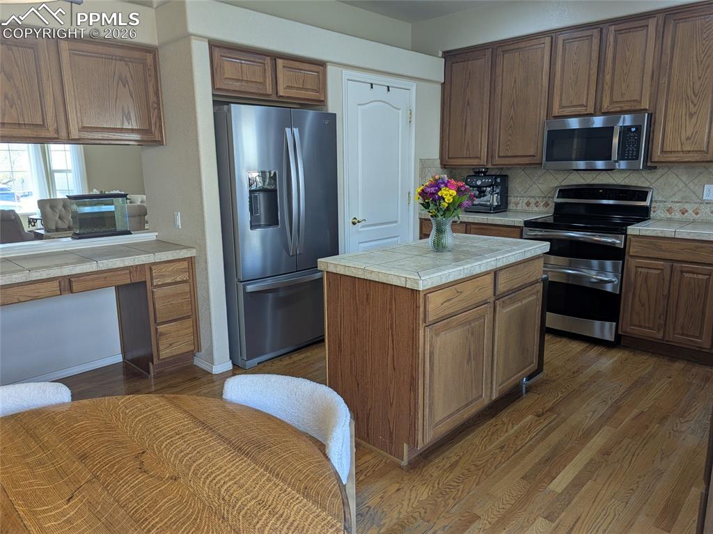 Image 6 of 26: Kitchen