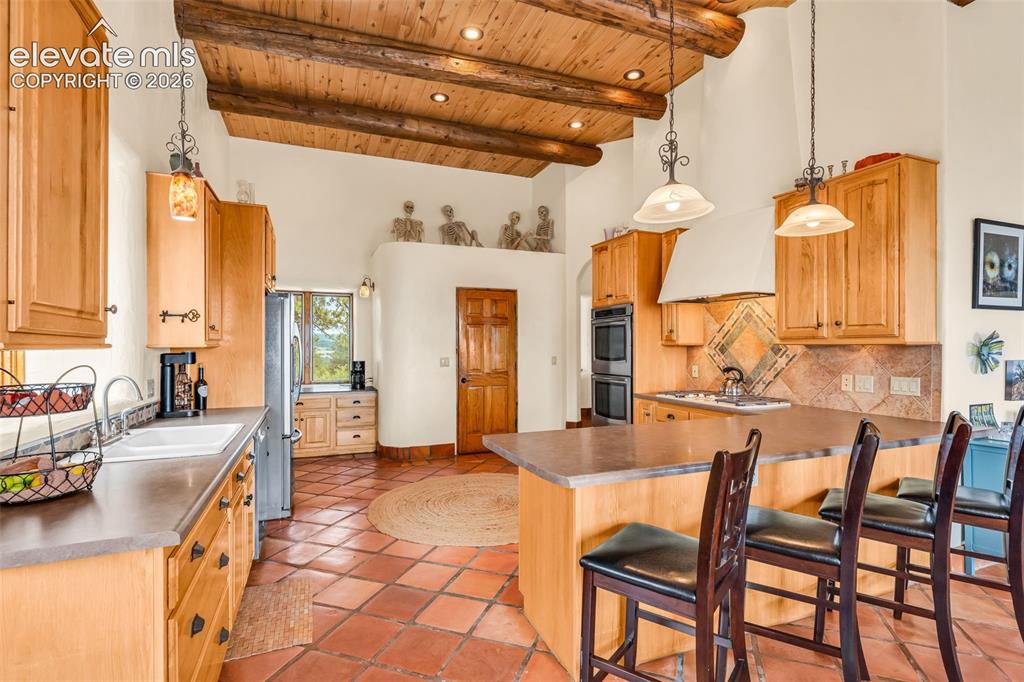 Image 13 of 48: Kitchen