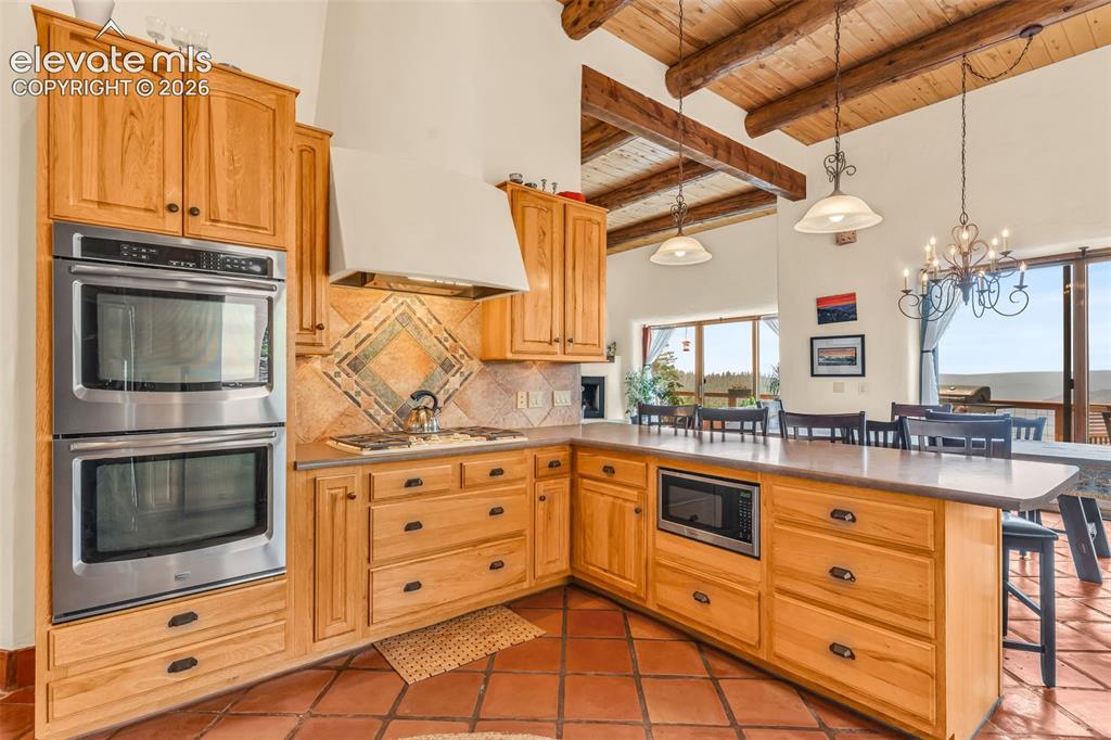 Image 14 of 48: Kitchen