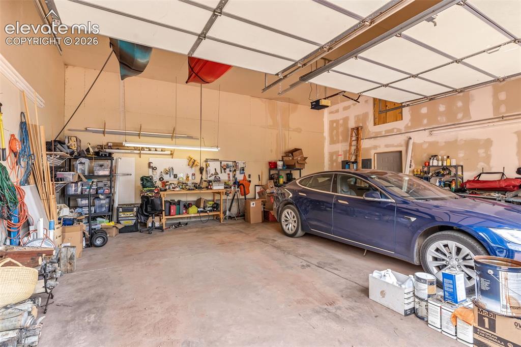 Image 38 of 48: Garage
